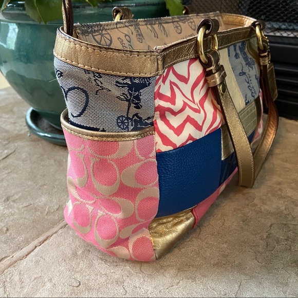 Coach Purse - AUTHENTIC - Picture 10 of 16